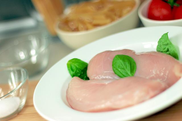 How to defrost chicken in microwave? A step-by-step guide