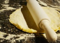 How to Stretch Pizza Dough? Easy Methods